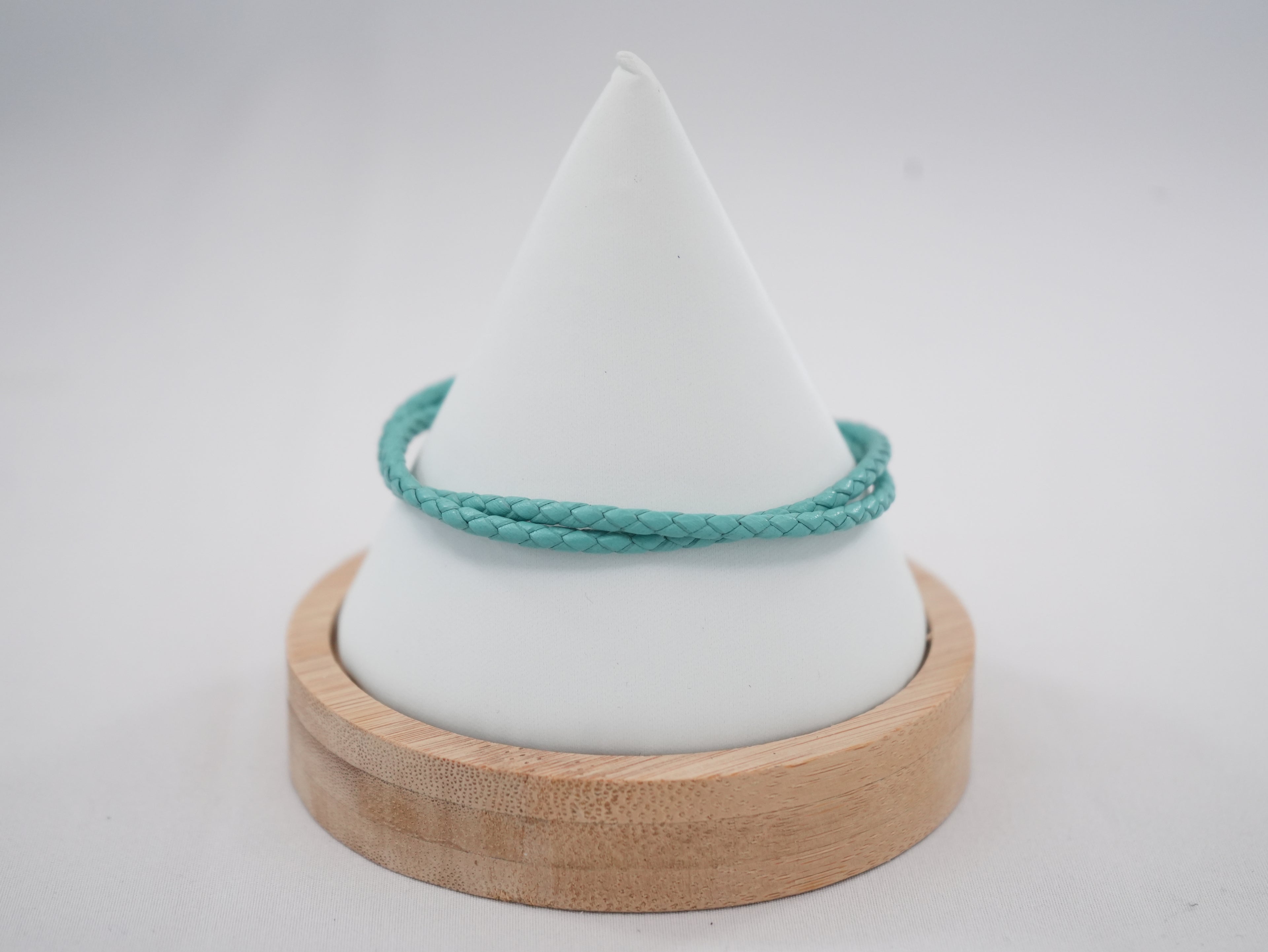 Timeless Leather Accessories: Handcrafted Elegance for Him