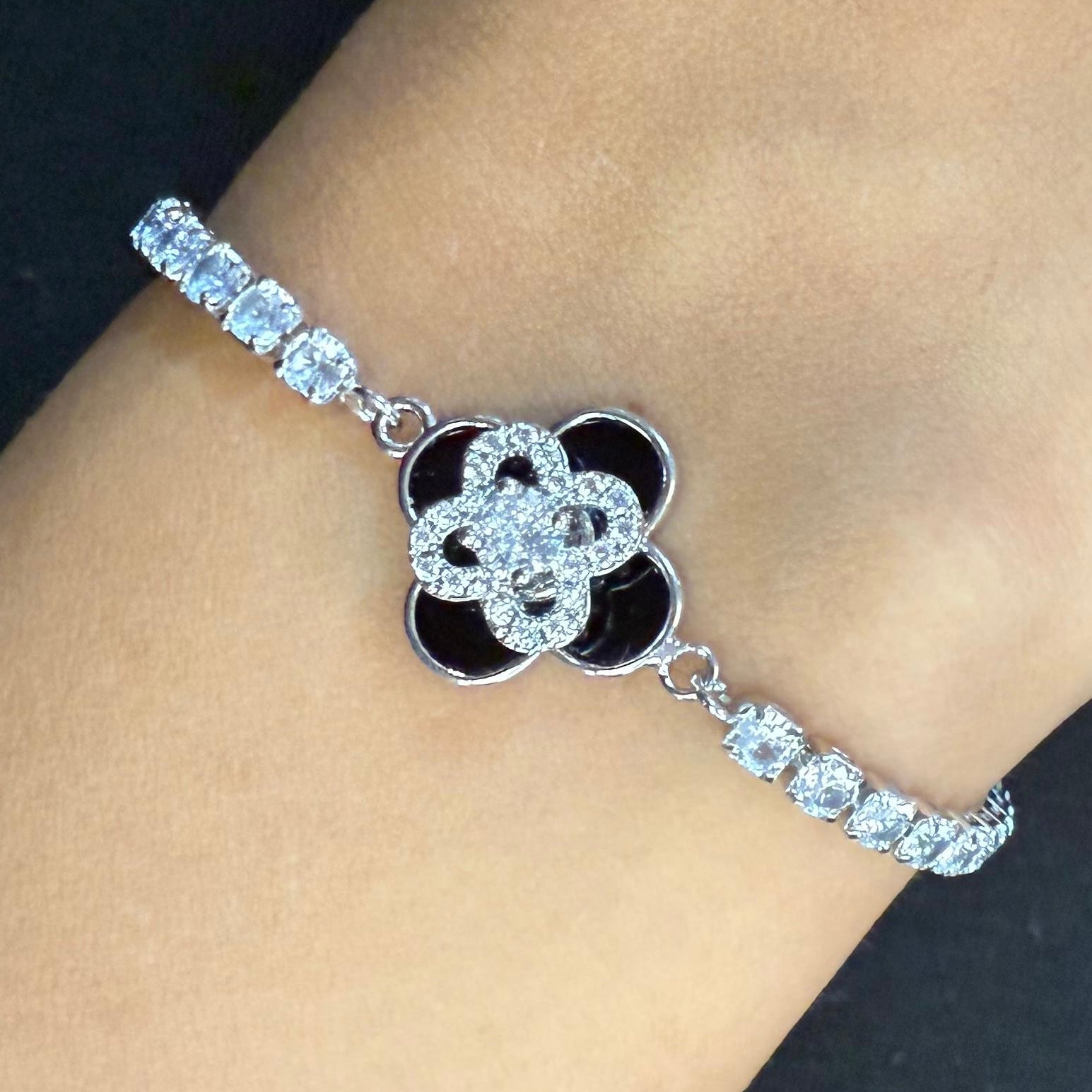 Spinner Enamel Clover Flower Bracelet – Adjustable Rotating Gold & Silver Plated Jewelry