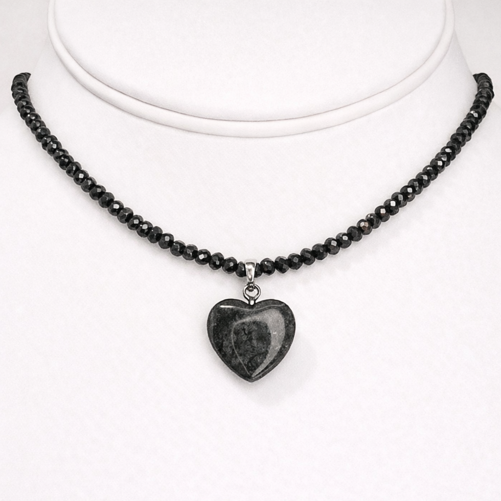 Black Heart-Shaped Natural Stone Necklace: Elegant and Cute