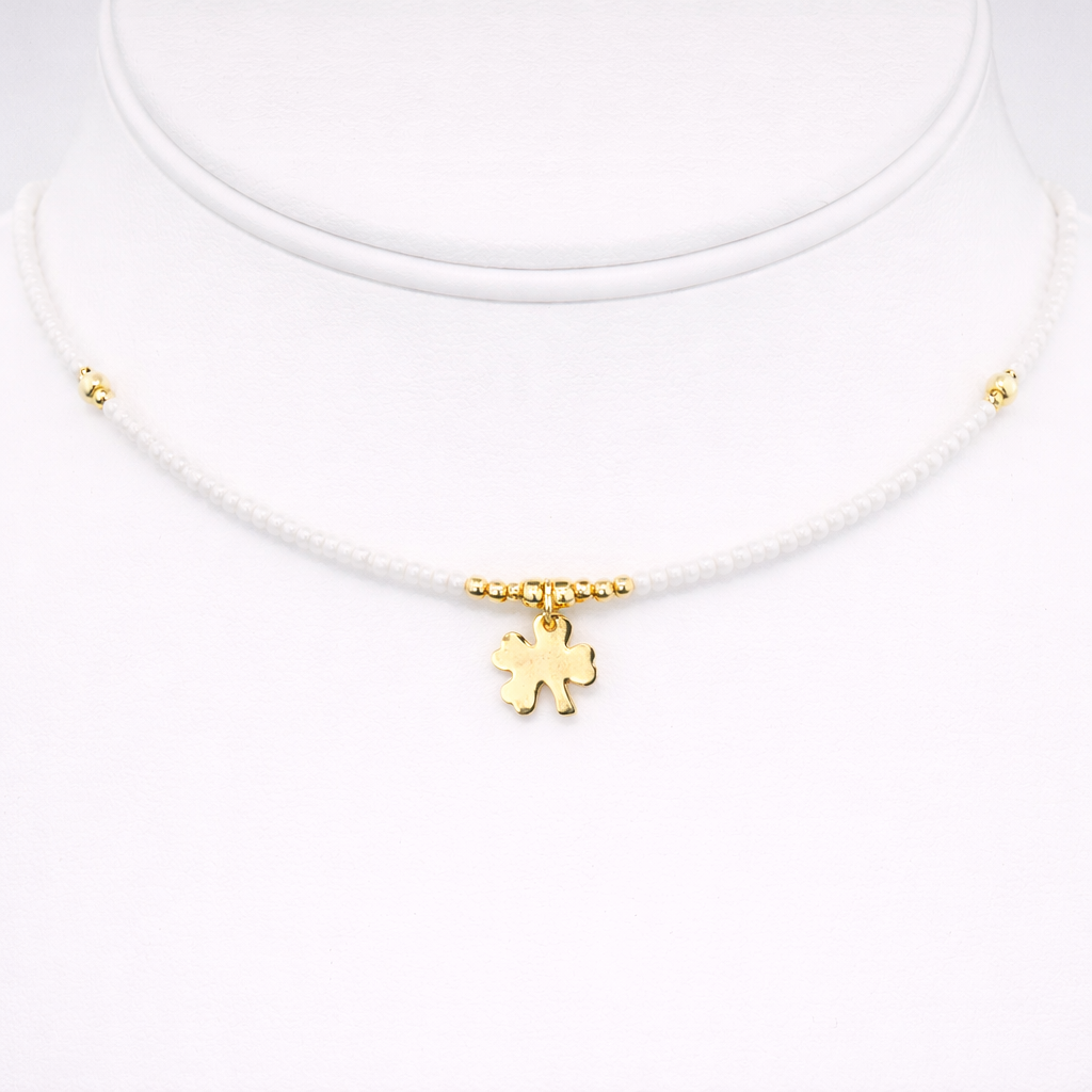 Delicate Clover Pendant Necklace: Symbol of Luck and Elegant