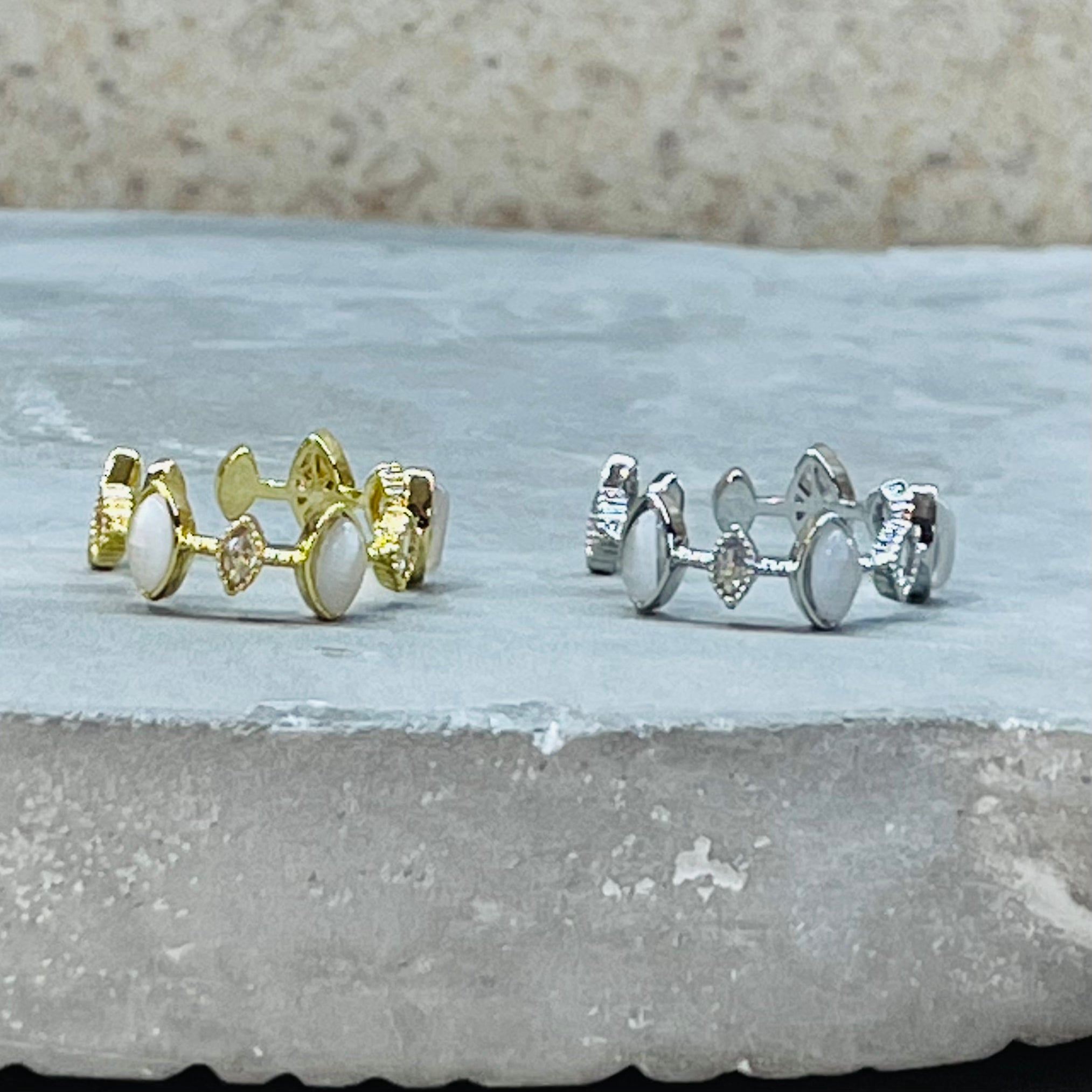 Oval Sparkling Stone Adjustable Ring, Timeless Elegance