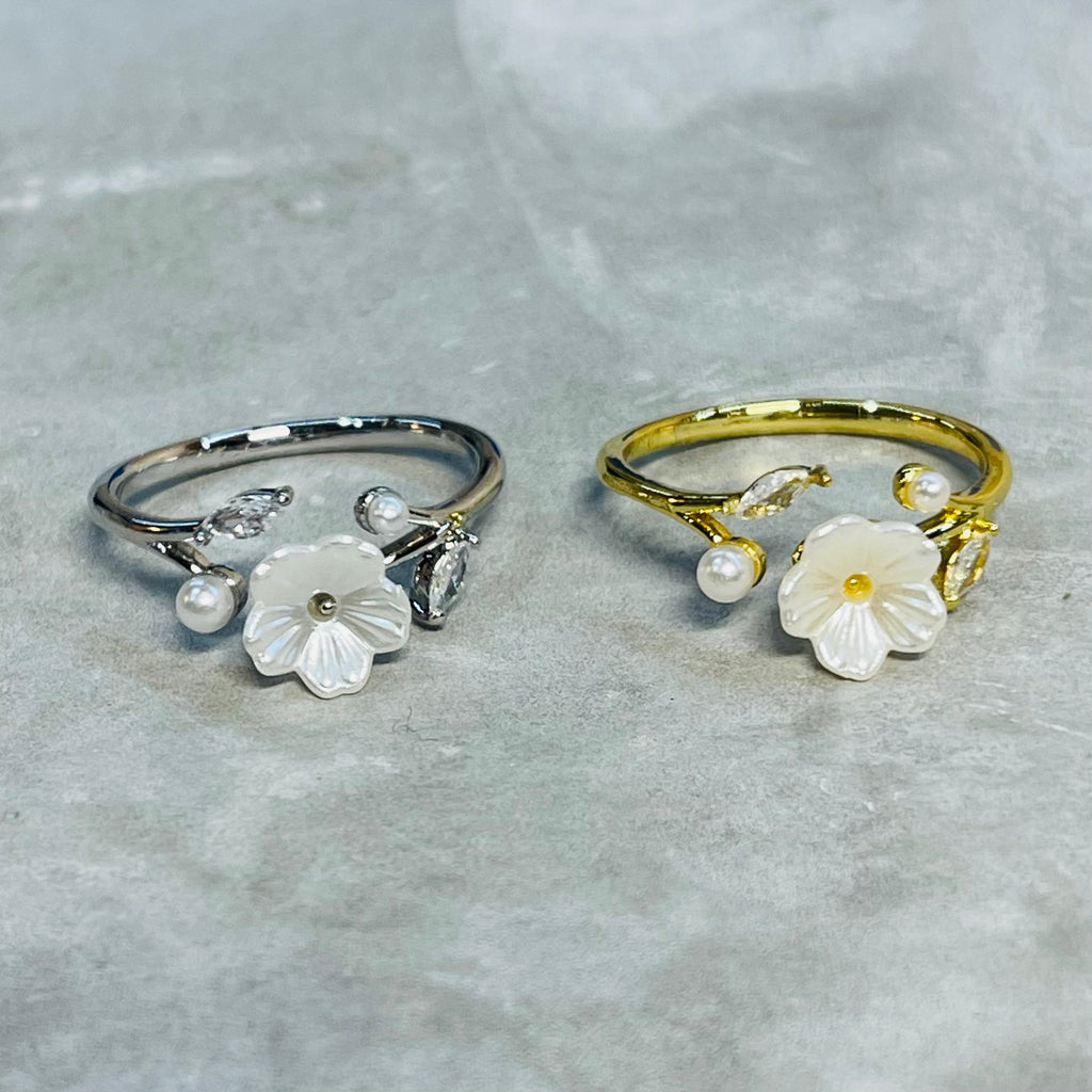 Minimal Daisy Adjustable Ring with Small Sparkling Stones