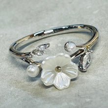 Load image into Gallery viewer, Minimal Daisy Adjustable Ring with Small Sparkling Stones
