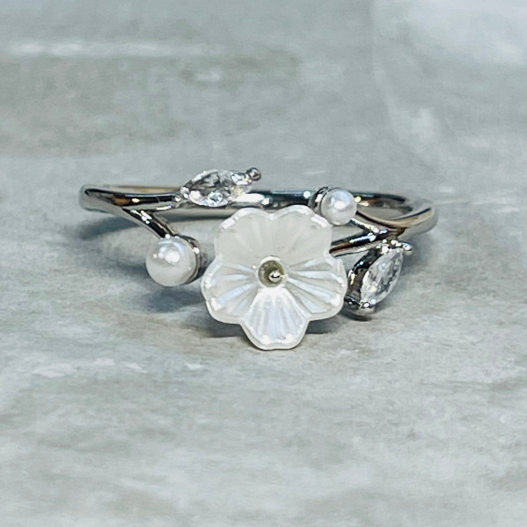 Minimal Daisy Adjustable Ring with Small Sparkling Stones