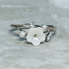 Load image into Gallery viewer, Minimal Daisy Adjustable Ring with Small Sparkling Stones
