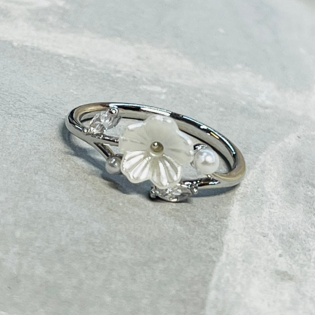 Minimal Daisy Adjustable Ring with Small Sparkling Stones