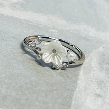 Load image into Gallery viewer, Minimal Daisy Adjustable Ring with Small Sparkling Stones

