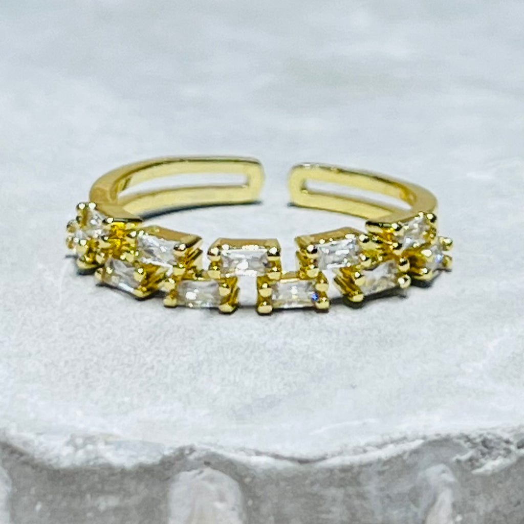 Sparkling Stone Adjustable Band Ring, Sleek and Elegant