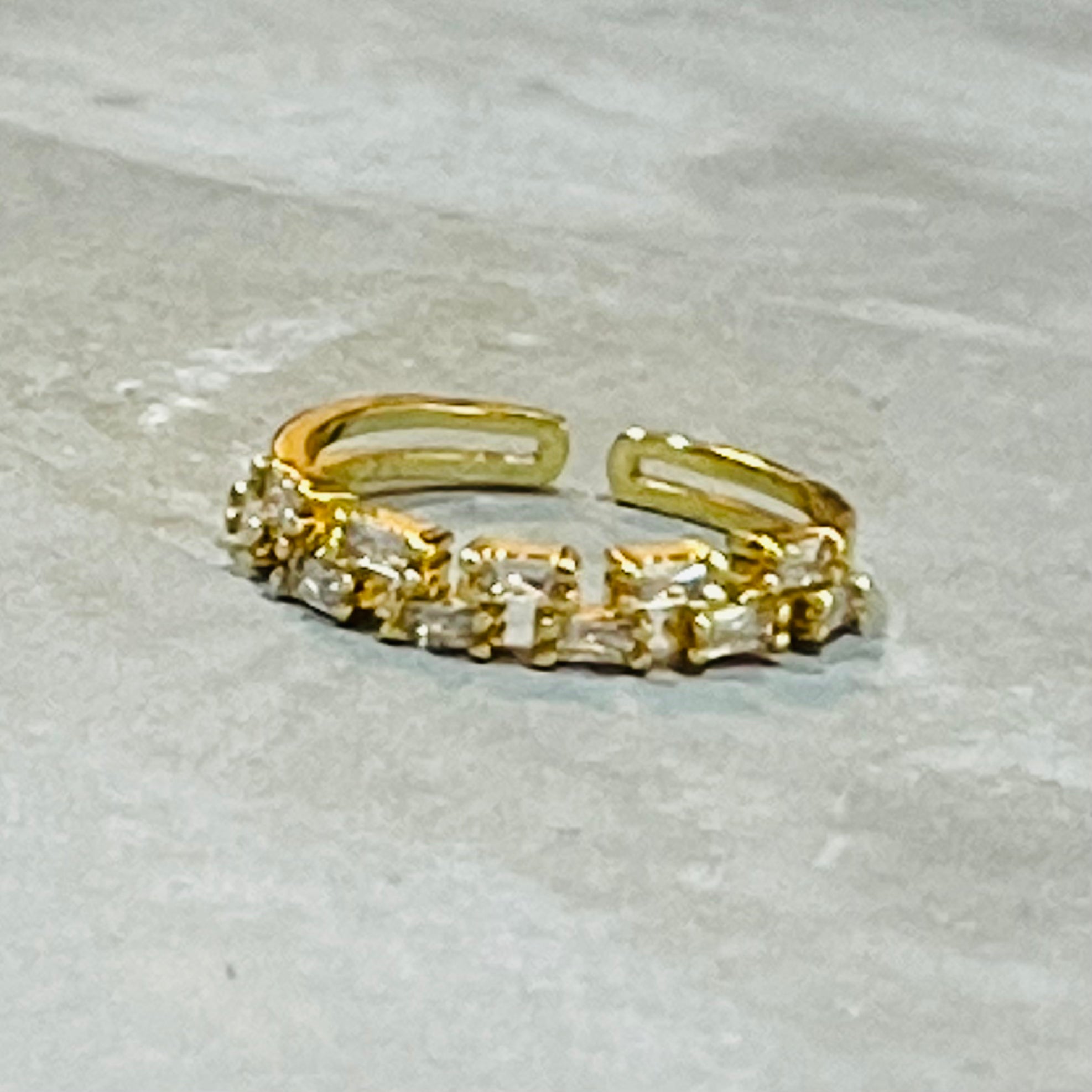 Sparkling Stone Adjustable Band Ring, Sleek and Elegant