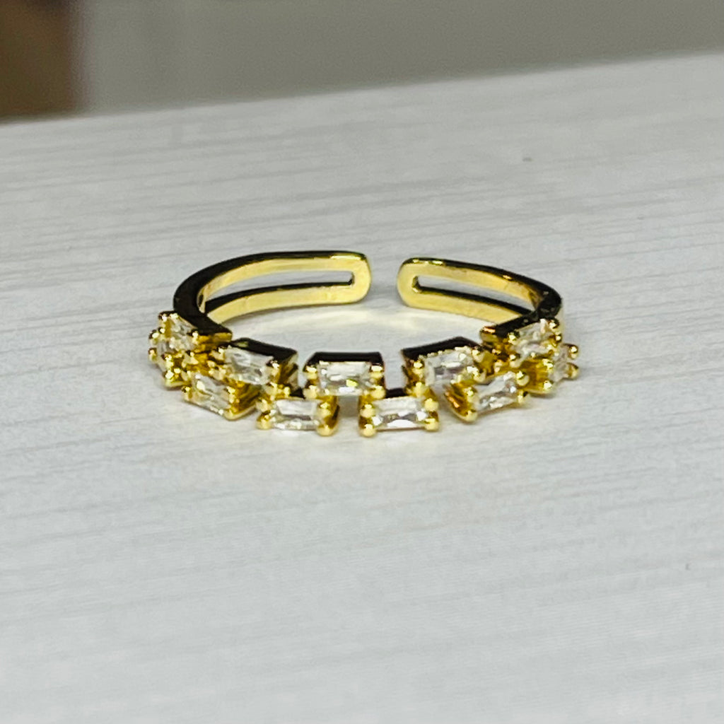 Sparkling Stone Adjustable Band Ring, Sleek and Elegant