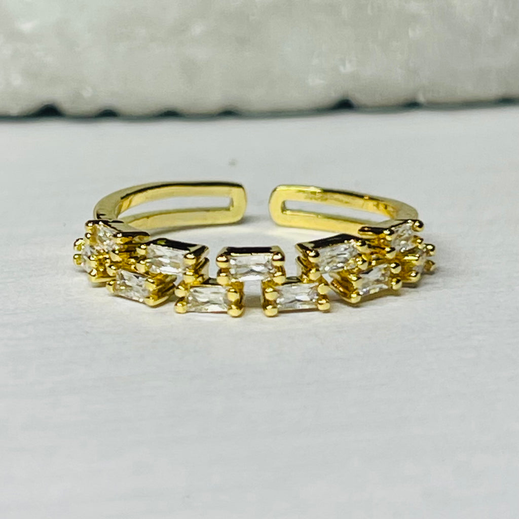 Sparkling Stone Adjustable Band Ring, Sleek and Elegant