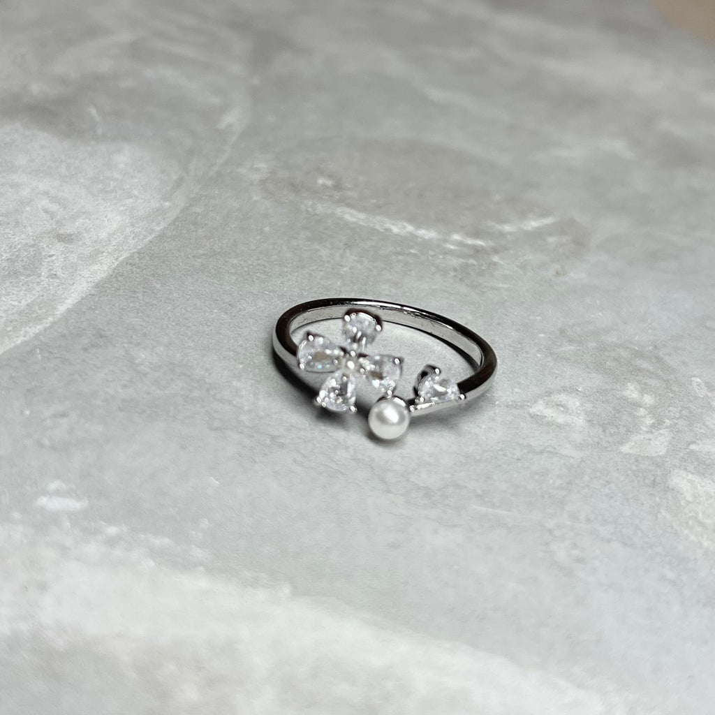 Four-Leaf Flower Adjustable Ring Elegant and Charming Design