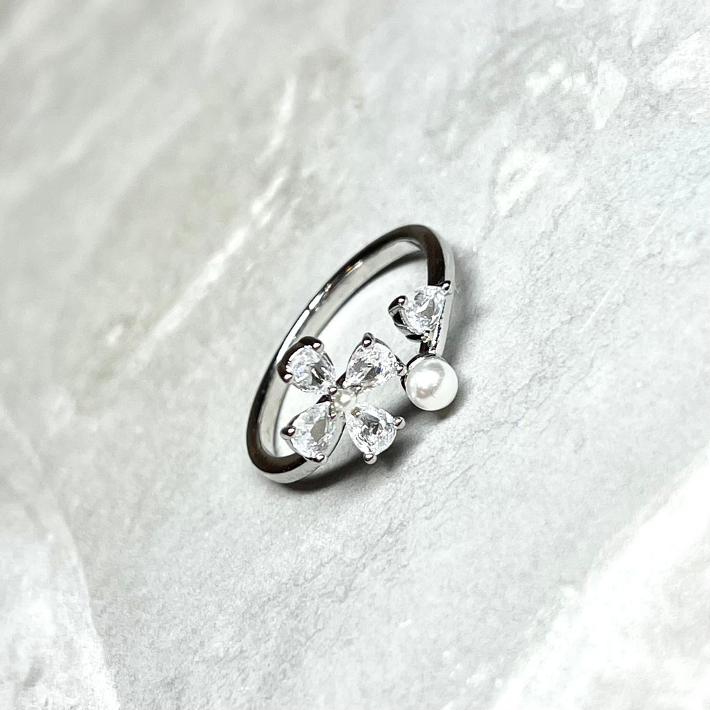 Four-Leaf Flower Adjustable Ring Elegant and Charming Design