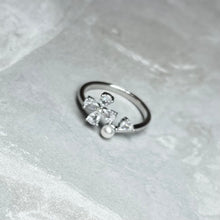 Load image into Gallery viewer, Four-Leaf Flower Adjustable Ring Elegant and Charming Design
