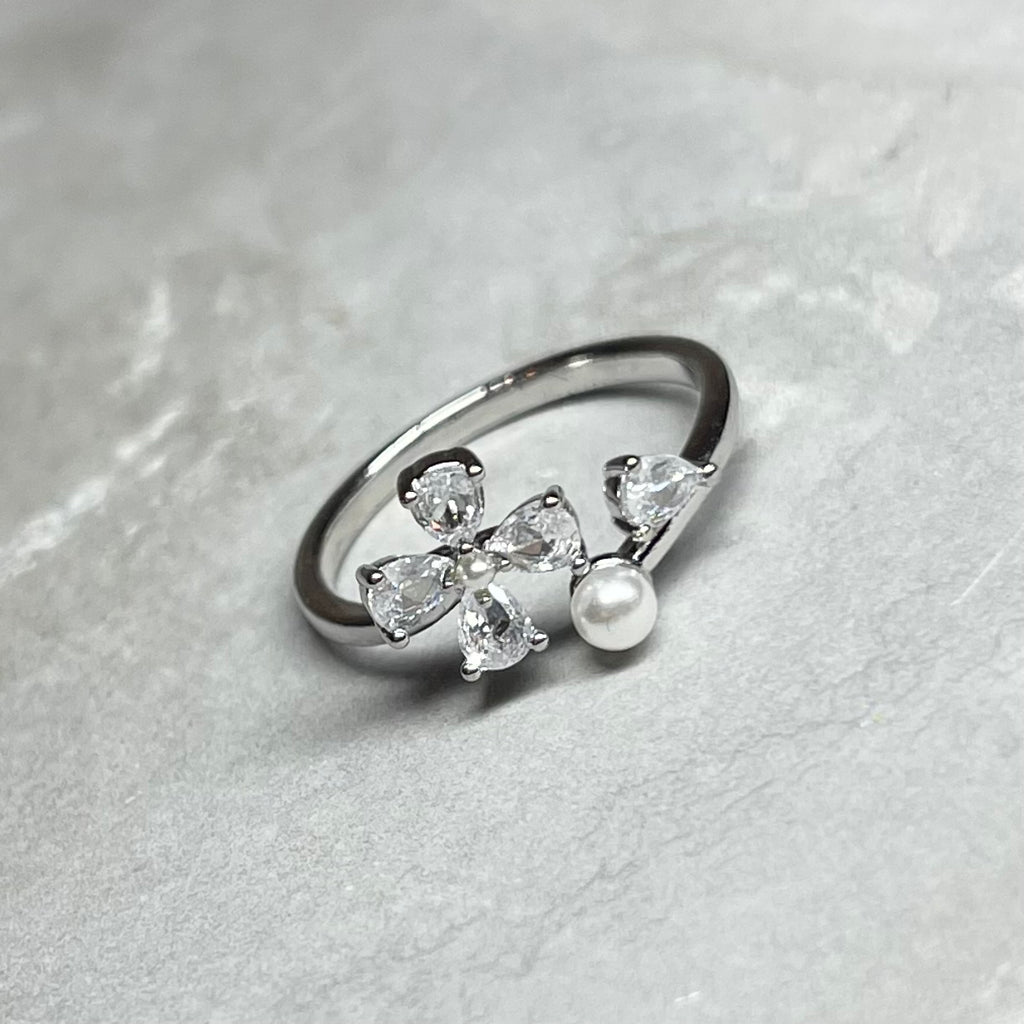 Four-Leaf Flower Adjustable Ring Elegant and Charming Design