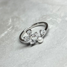 Load image into Gallery viewer, Four-Leaf Flower Adjustable Ring Elegant and Charming Design
