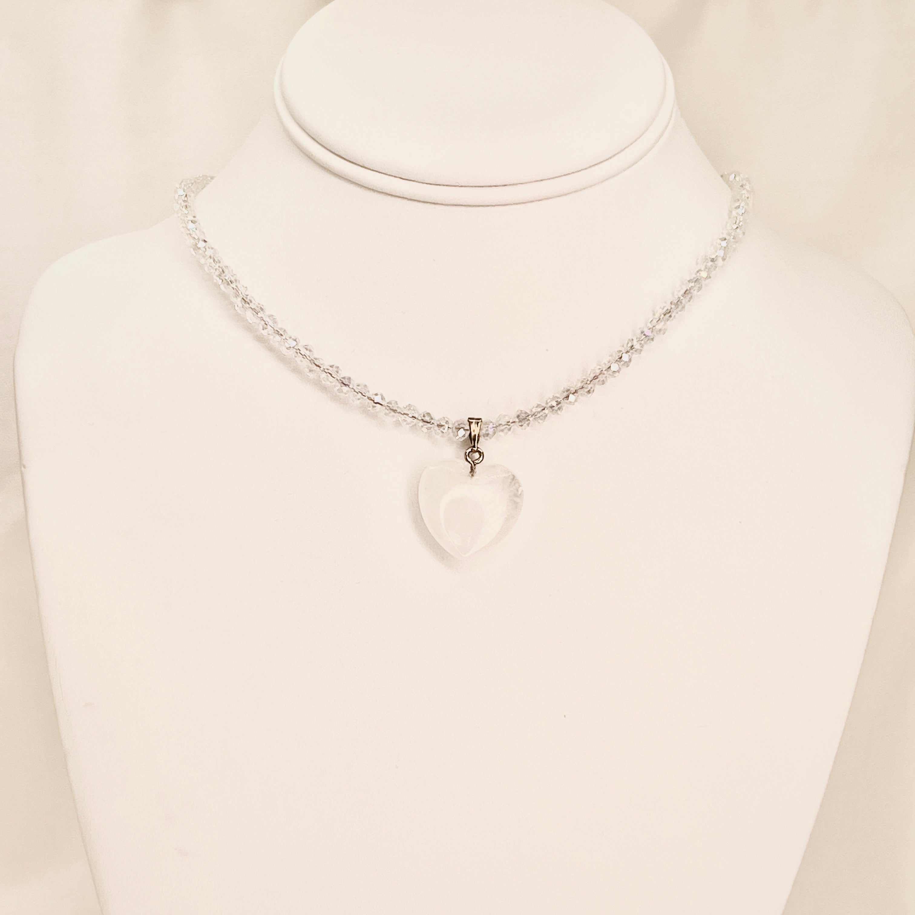 Clear White Heart-Shaped Natural Stone Necklace: Elegant 