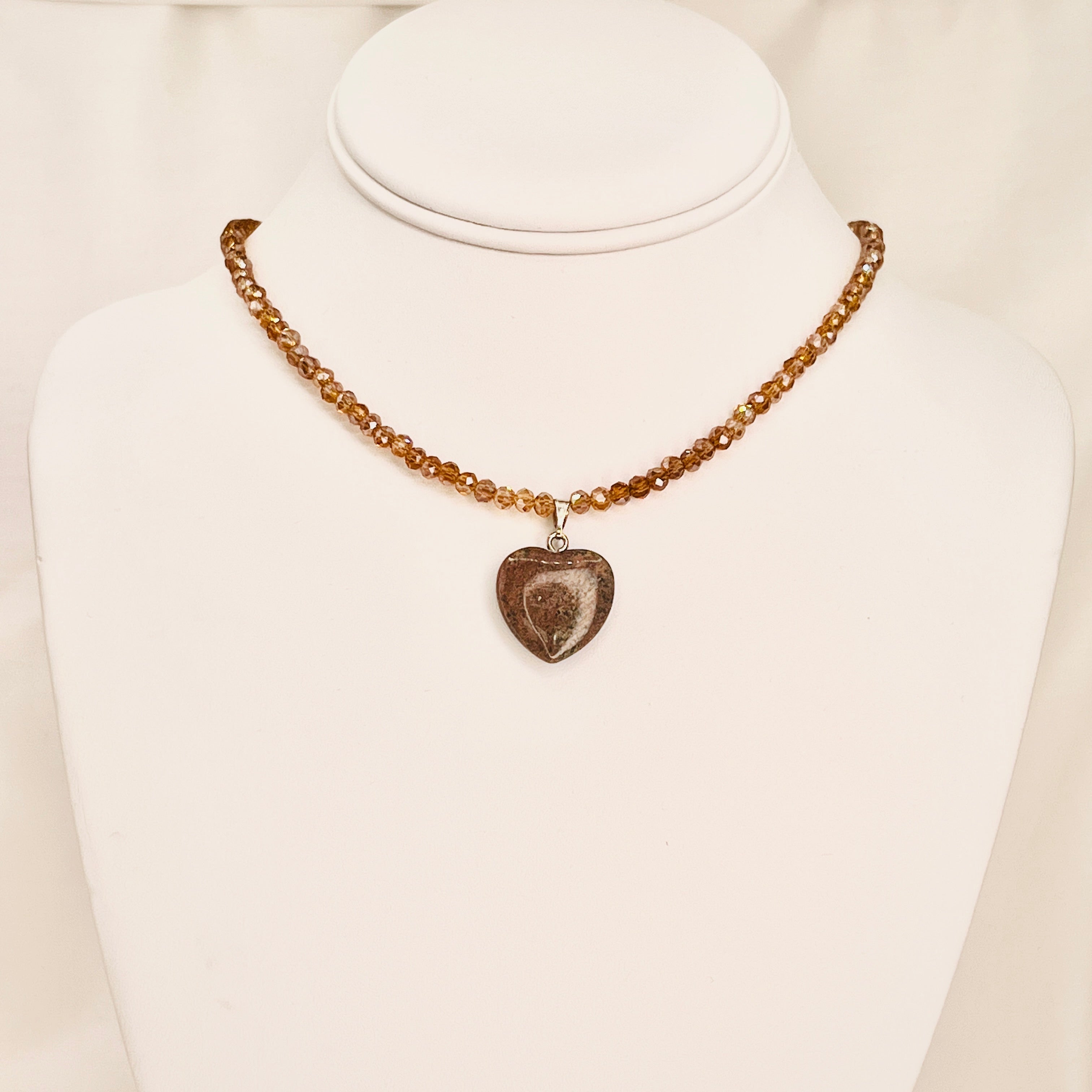 Brown Heart-Shaped Natural Stone Necklace: Warm and Elegant