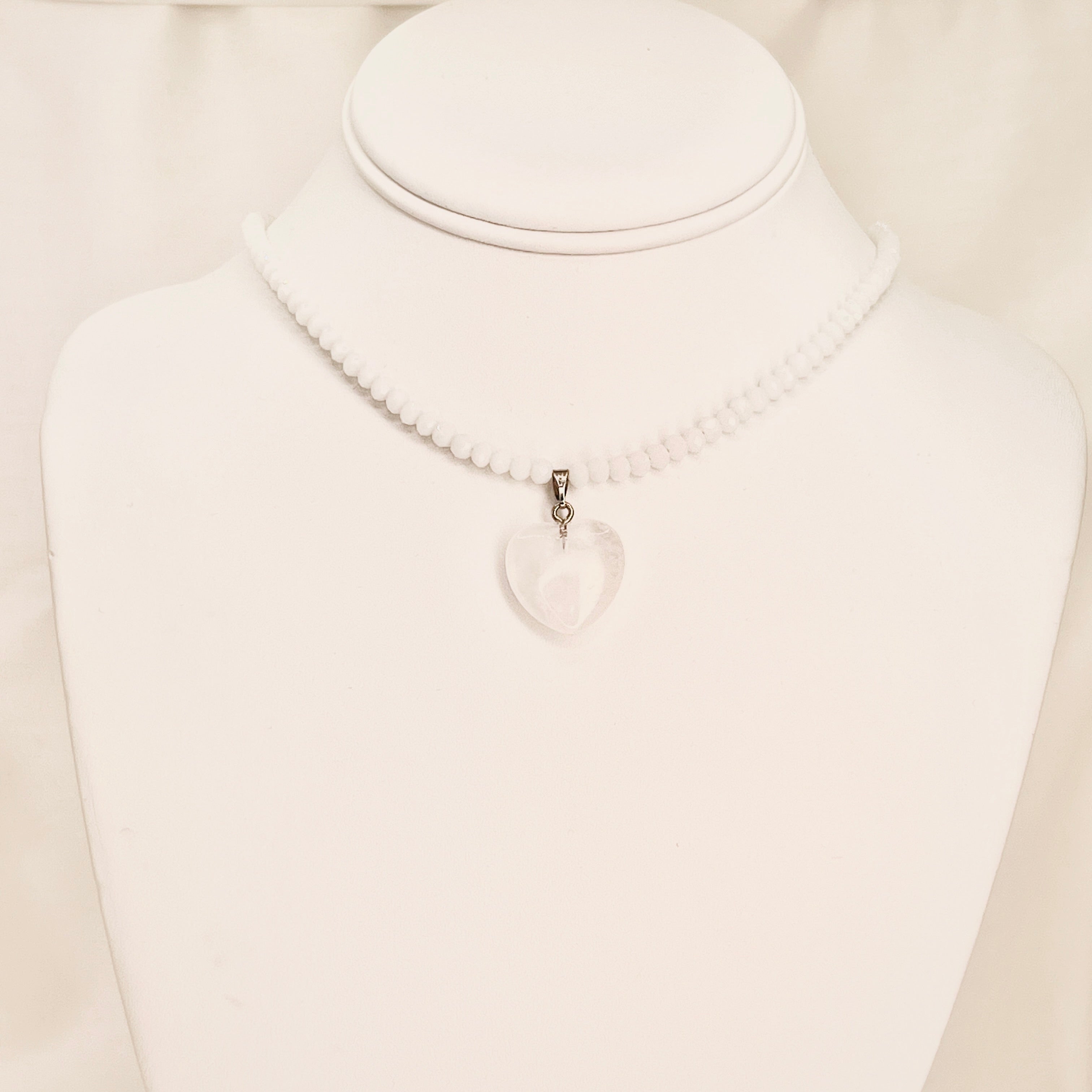 White Heart-Shaped Natural Stone Necklace: Pure and Elegant