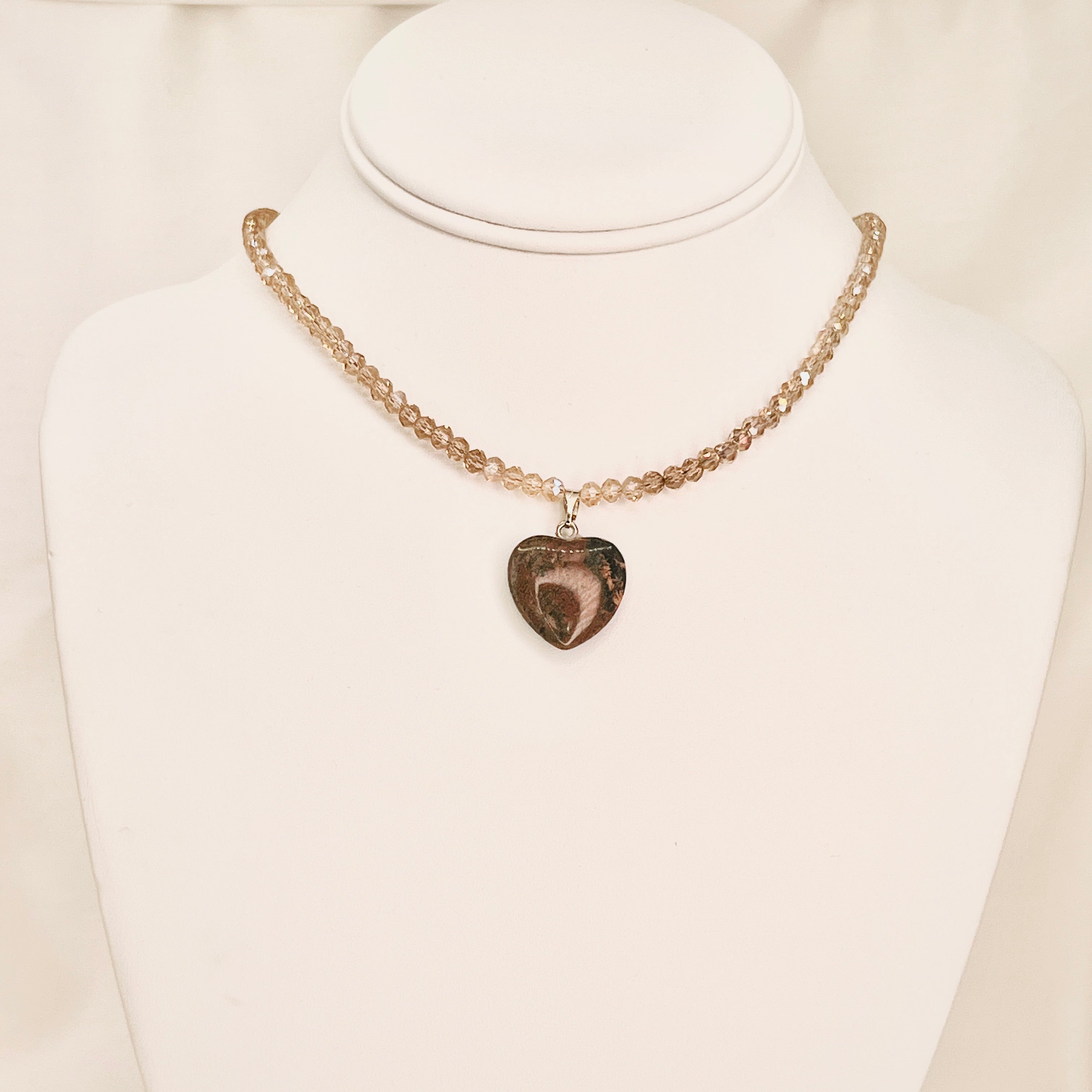 Beige Heart-Shaped Natural Stone Necklace: Sophisticated 