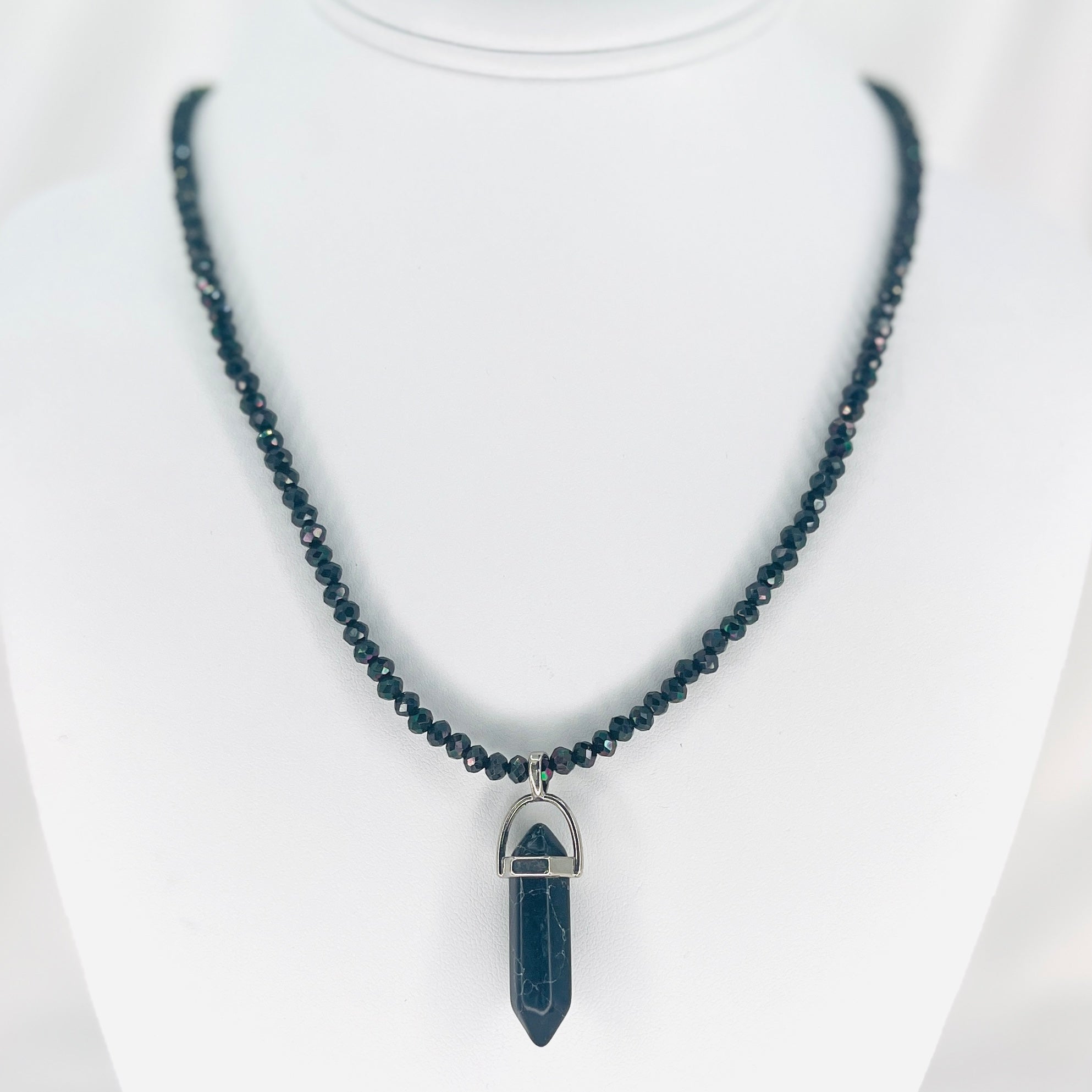 Labradorite Natural Stone Necklace – Mystical and Elegant