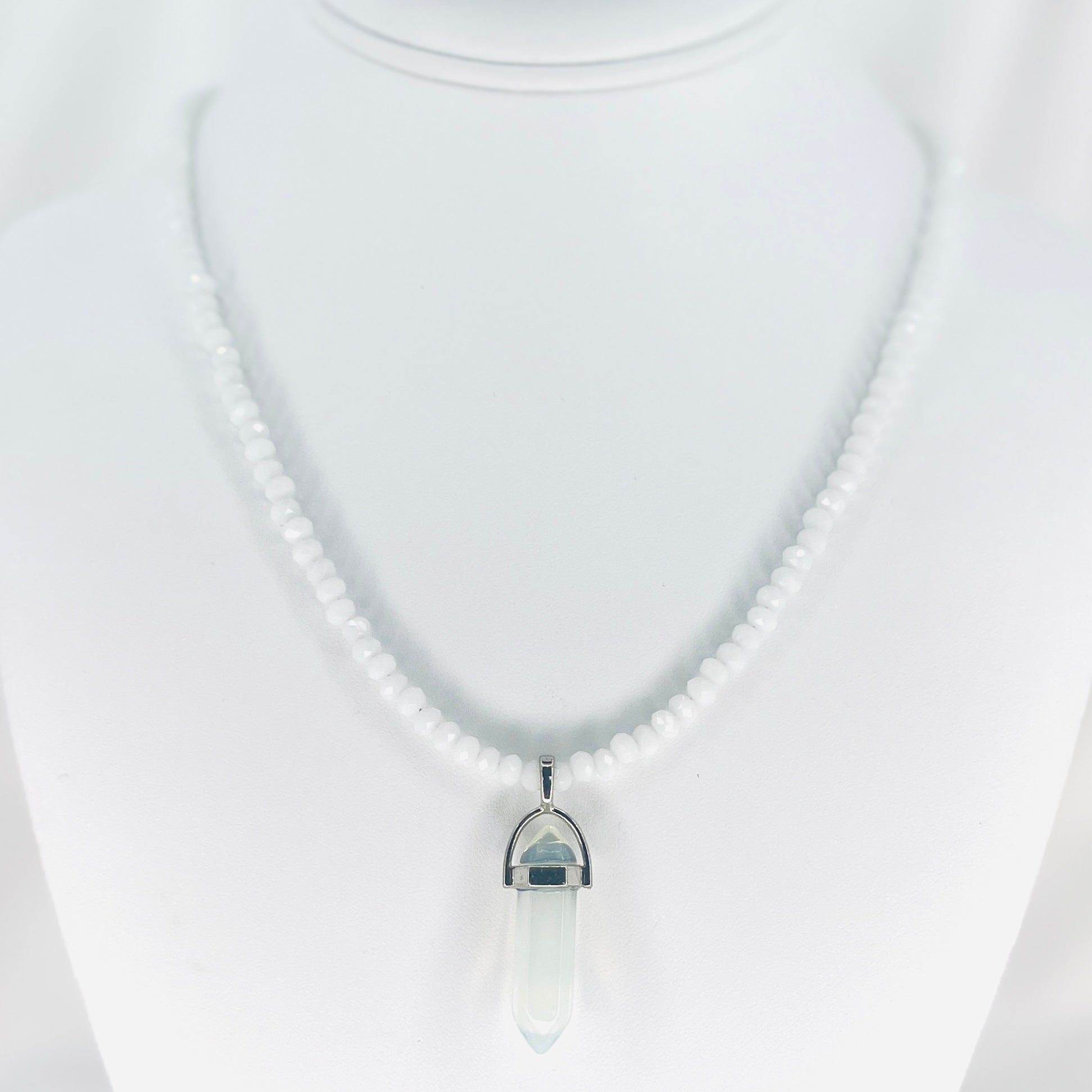 Moonstone Natural Stone Necklace – Elegant and Mystical