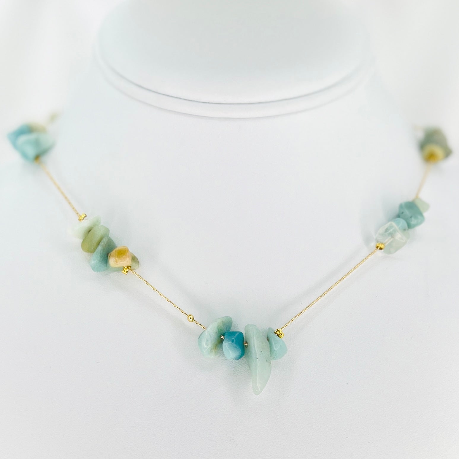 Bright Green Natural Stone Necklace – Fresh and Energizing