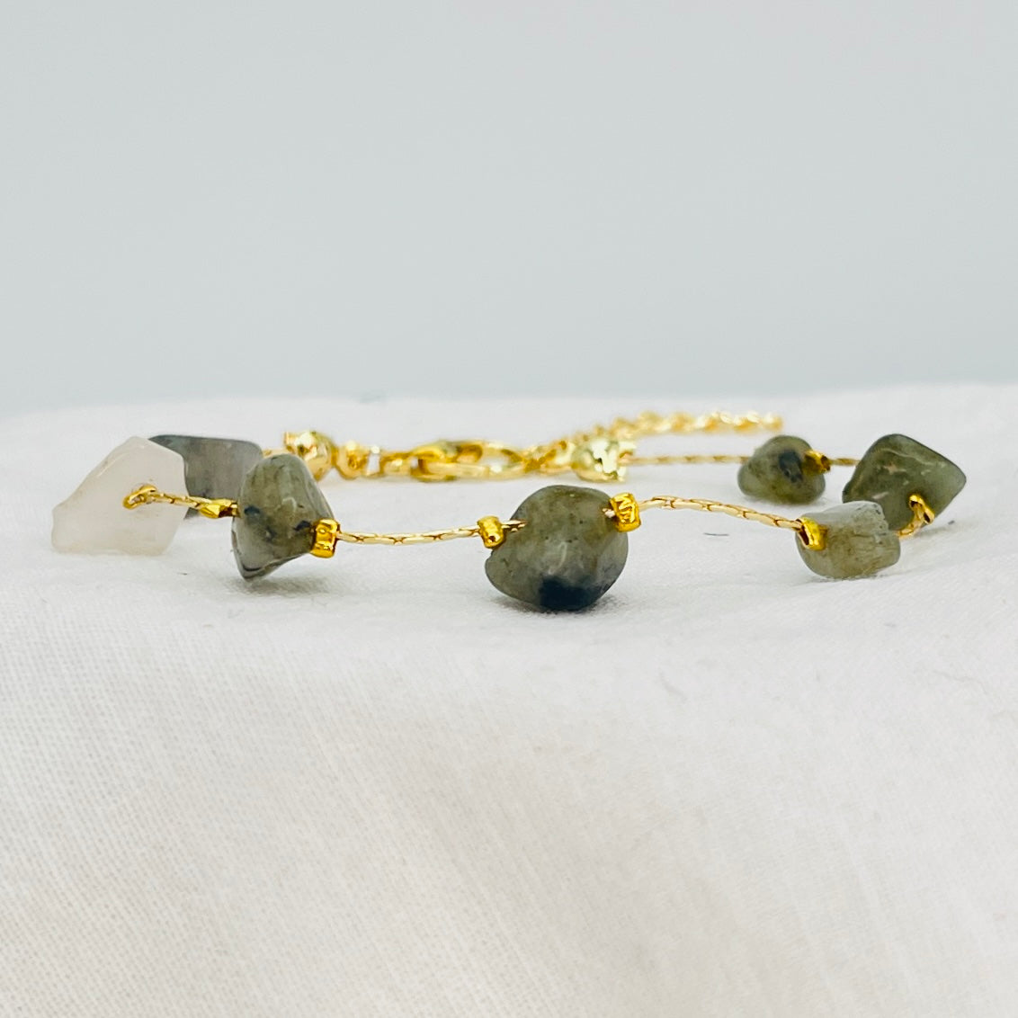 Natural Stone Adjustable Chain Bracelet – Elegant Design 