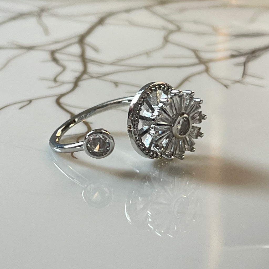 Flower Spinner Ring - Adjustable Floral Jewelry for Women