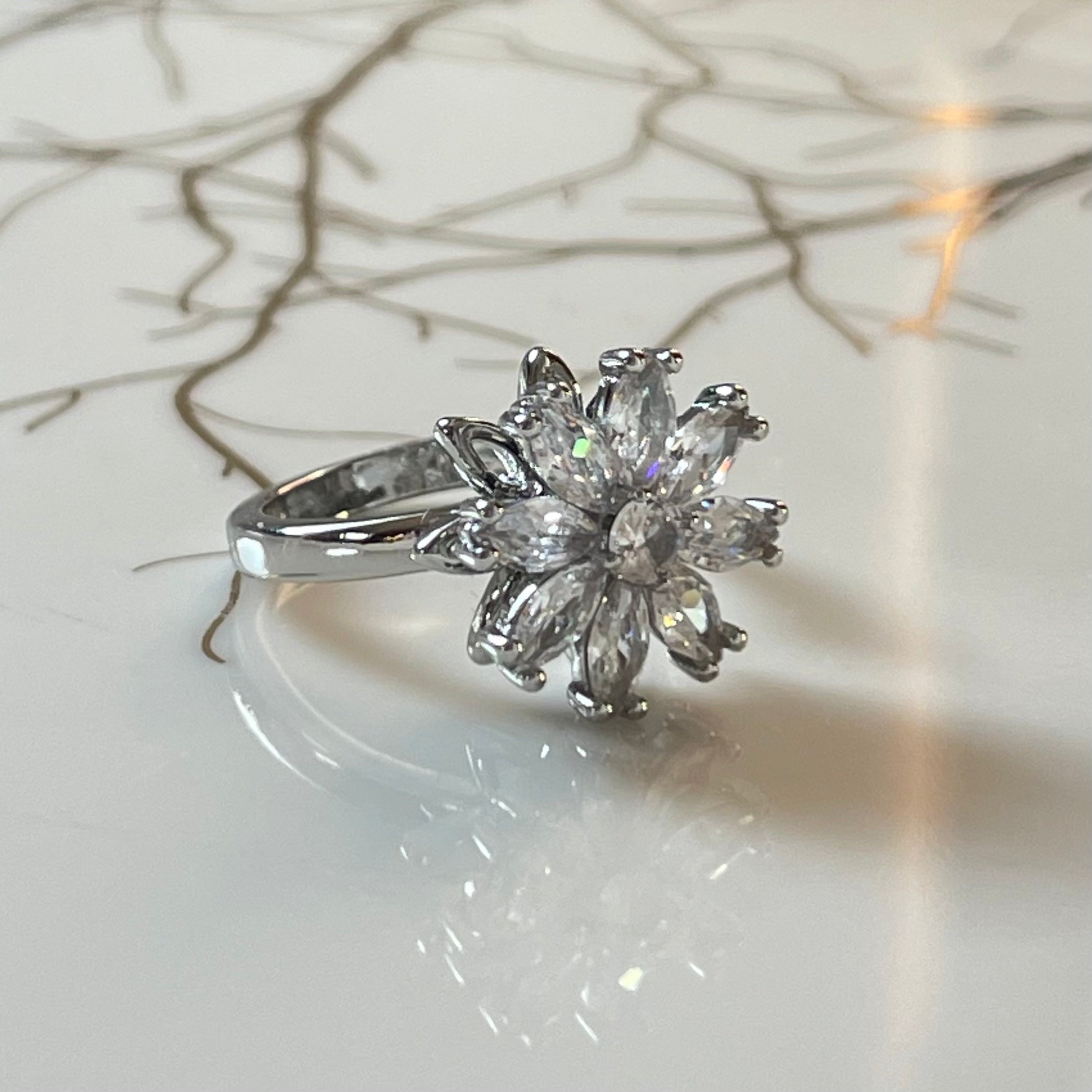 Anxiety Spinner Flower Ring - Stylish Adjustable Jewelry