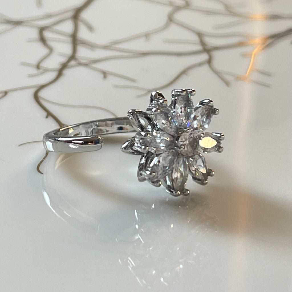 Anxiety Spinner Flower Ring - Stylish Adjustable Jewelry