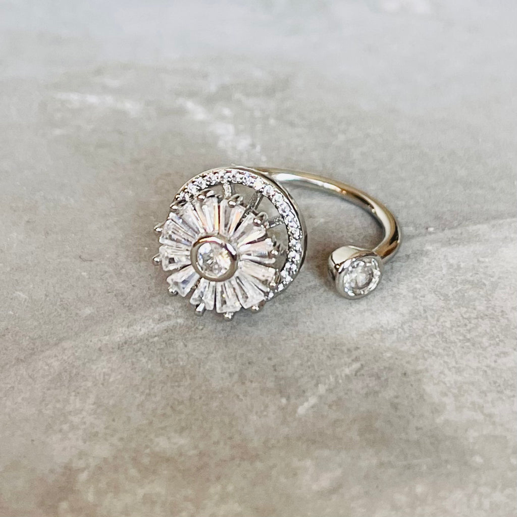 Flower Spinner Ring - Adjustable Floral Jewelry for Women