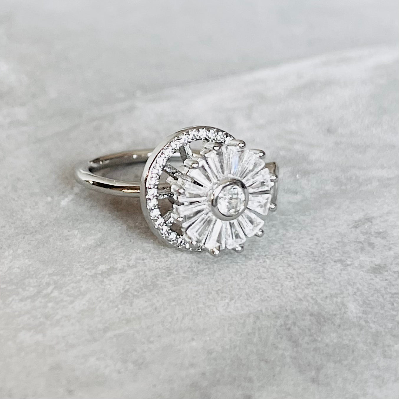 Flower Spinner Ring - Adjustable Floral Jewelry for Women