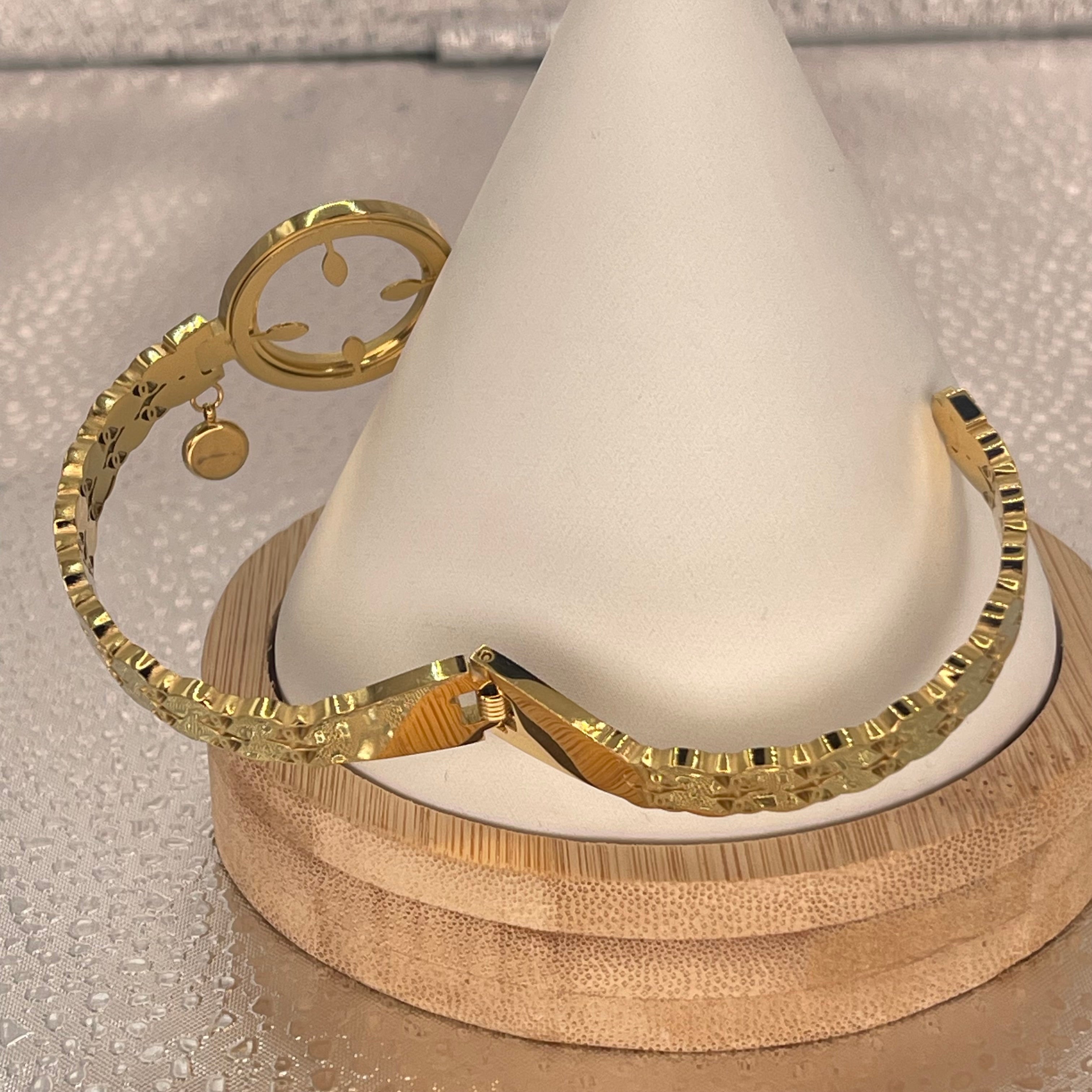 Stainless Steel Gold Bracelet – Floral Eye & Link Design